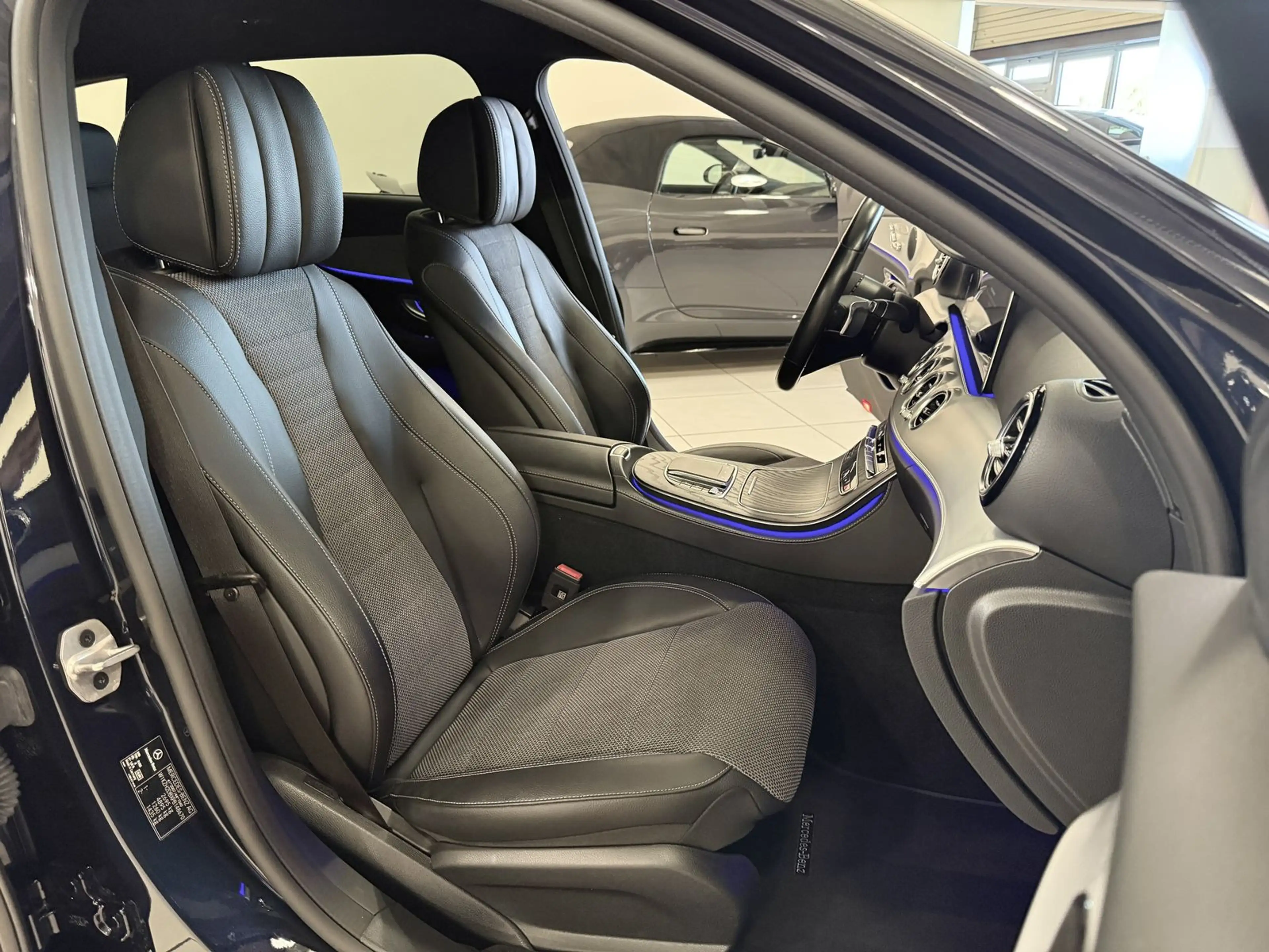 Mercedes-Benz E 400 d 4Matic Exclusive *1.Hand-20"AMG-AHK* — photo 9