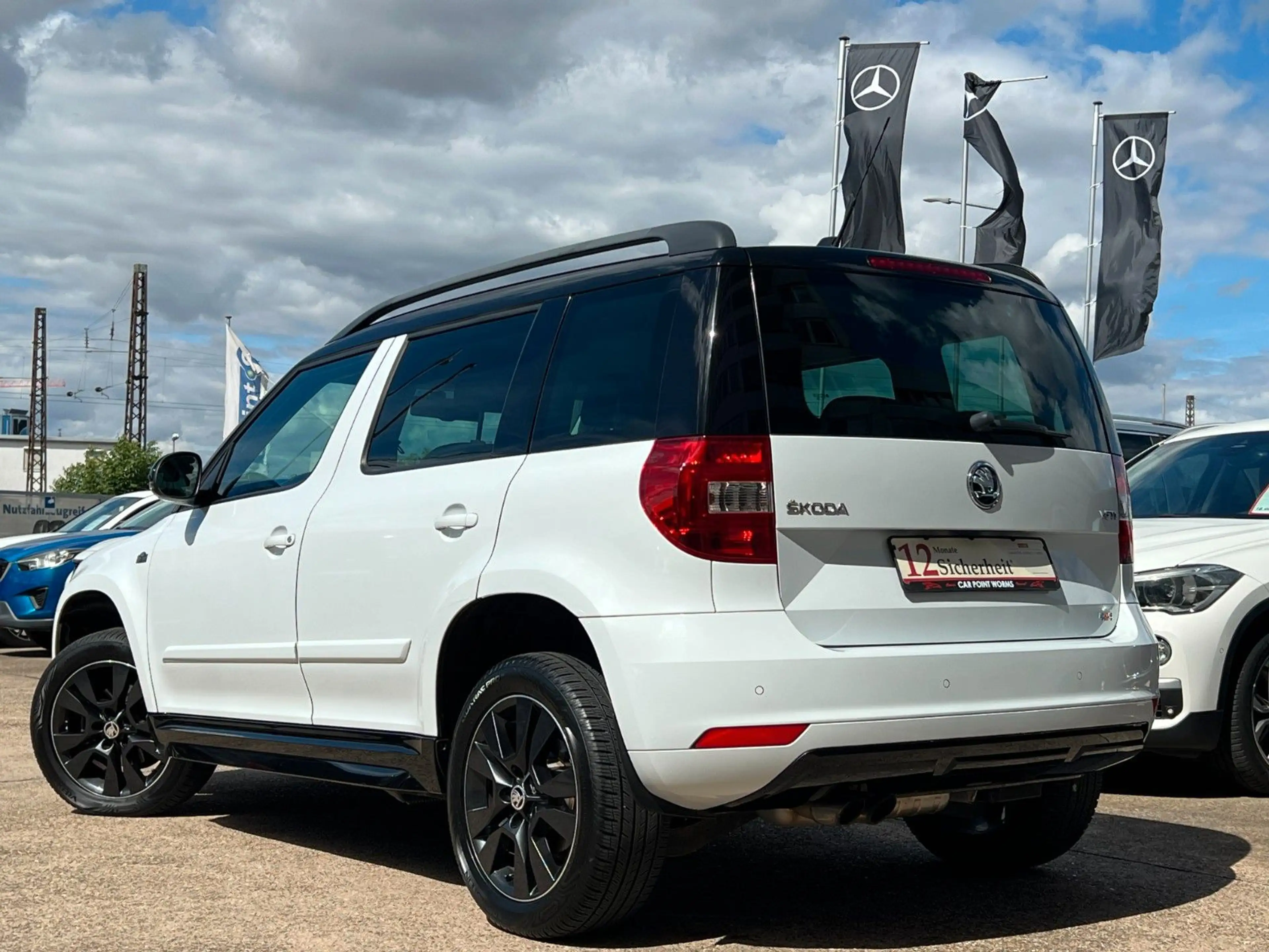 Skoda Yeti 2.0 TDI DSG Monte Carlo 4x4 *STNDHZ*NAVI* — photo 6