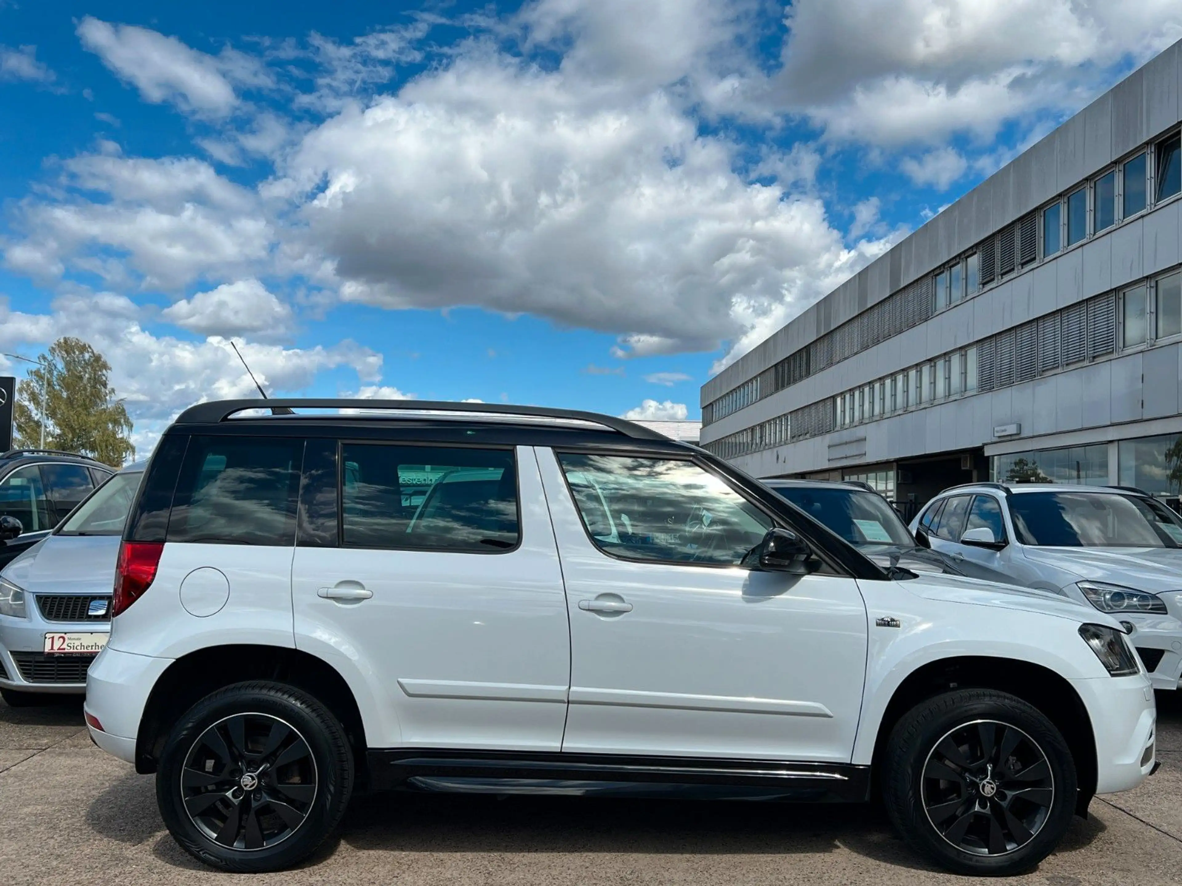 Skoda Yeti 2.0 TDI DSG Monte Carlo 4x4 *STNDHZ*NAVI* — photo 5