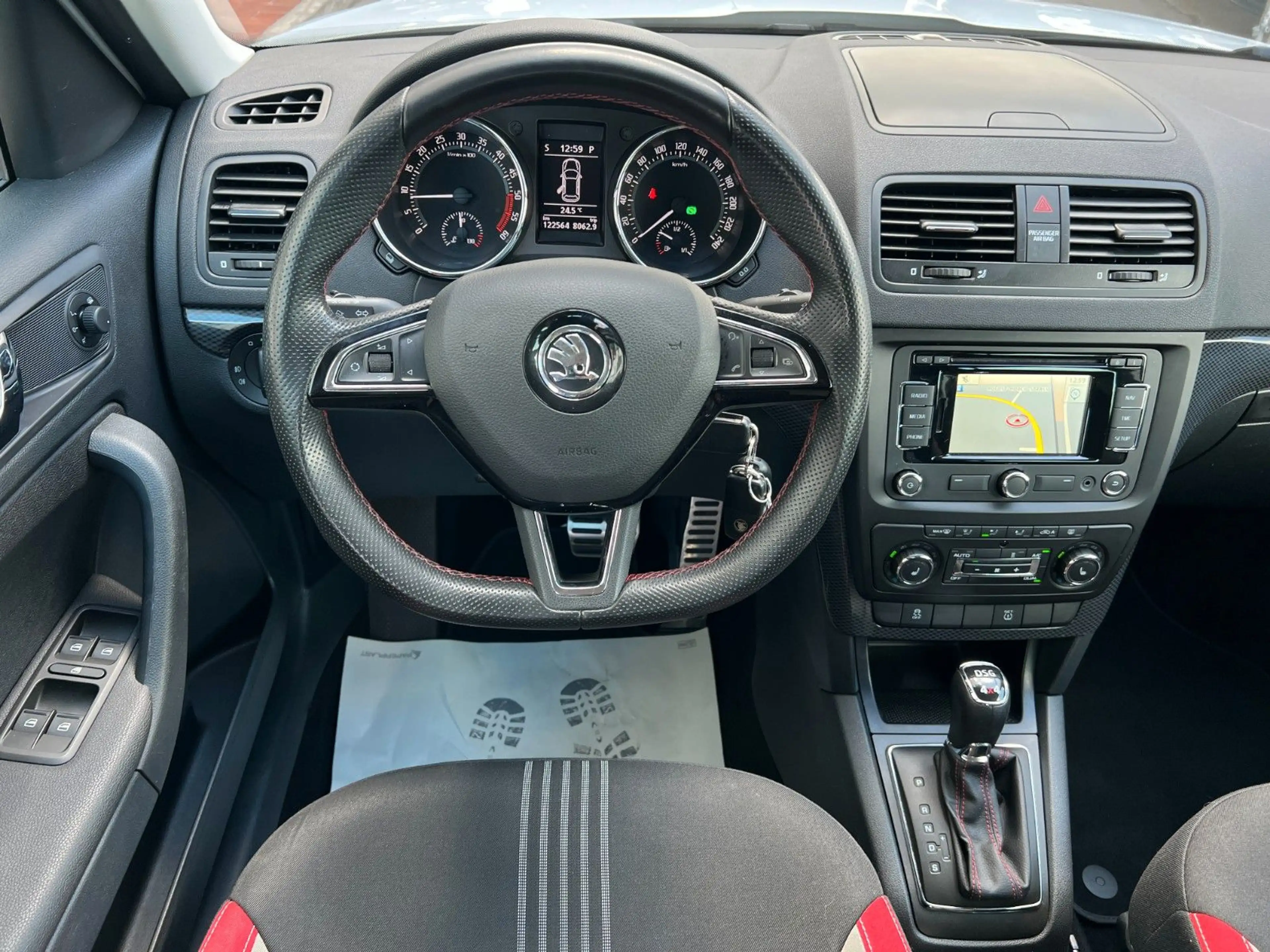 Skoda Yeti 2.0 TDI DSG Monte Carlo 4x4 *STNDHZ*NAVI* — photo 11