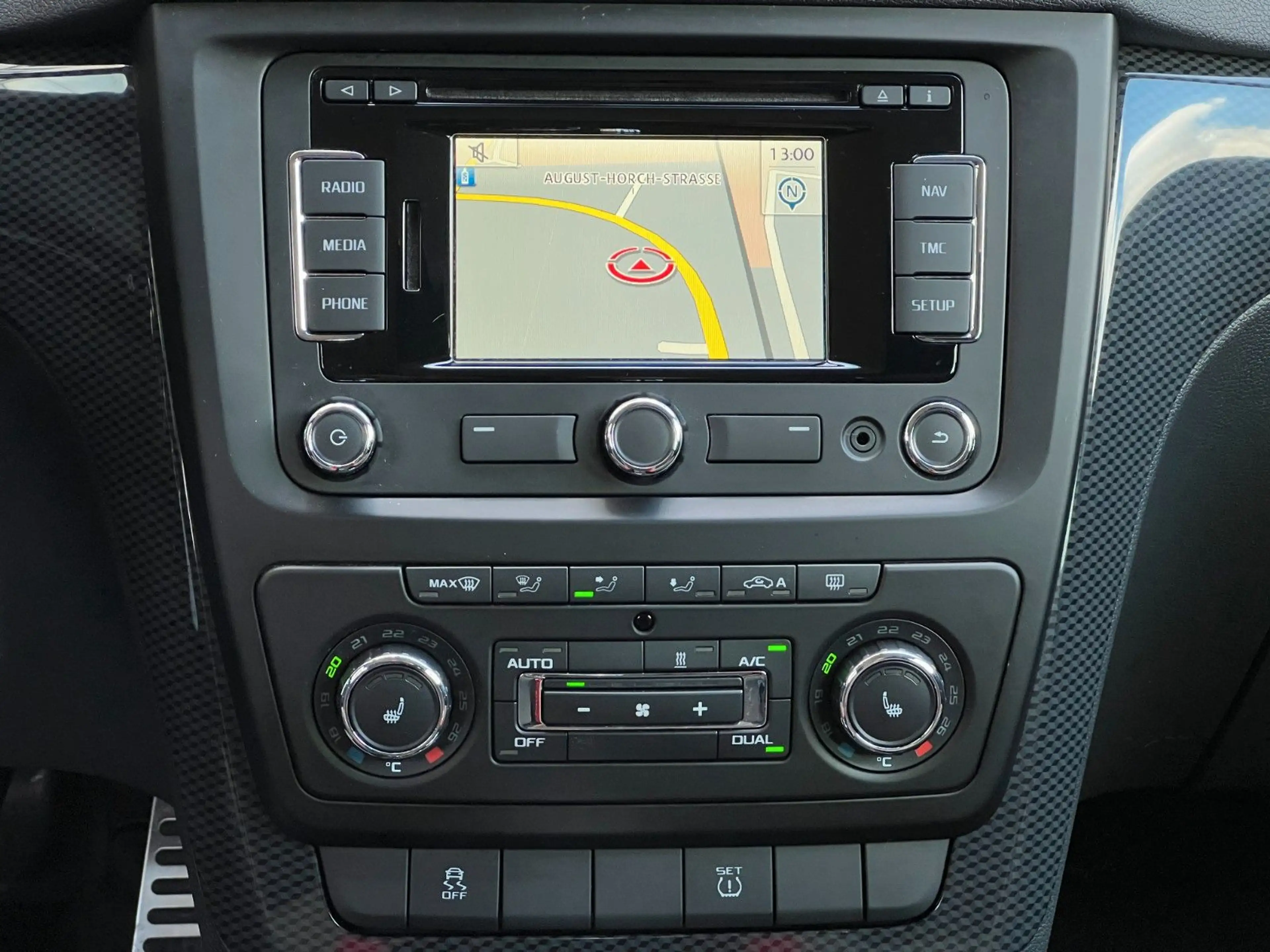 Skoda Yeti 2.0 TDI DSG Monte Carlo 4x4 *STNDHZ*NAVI* — photo 14
