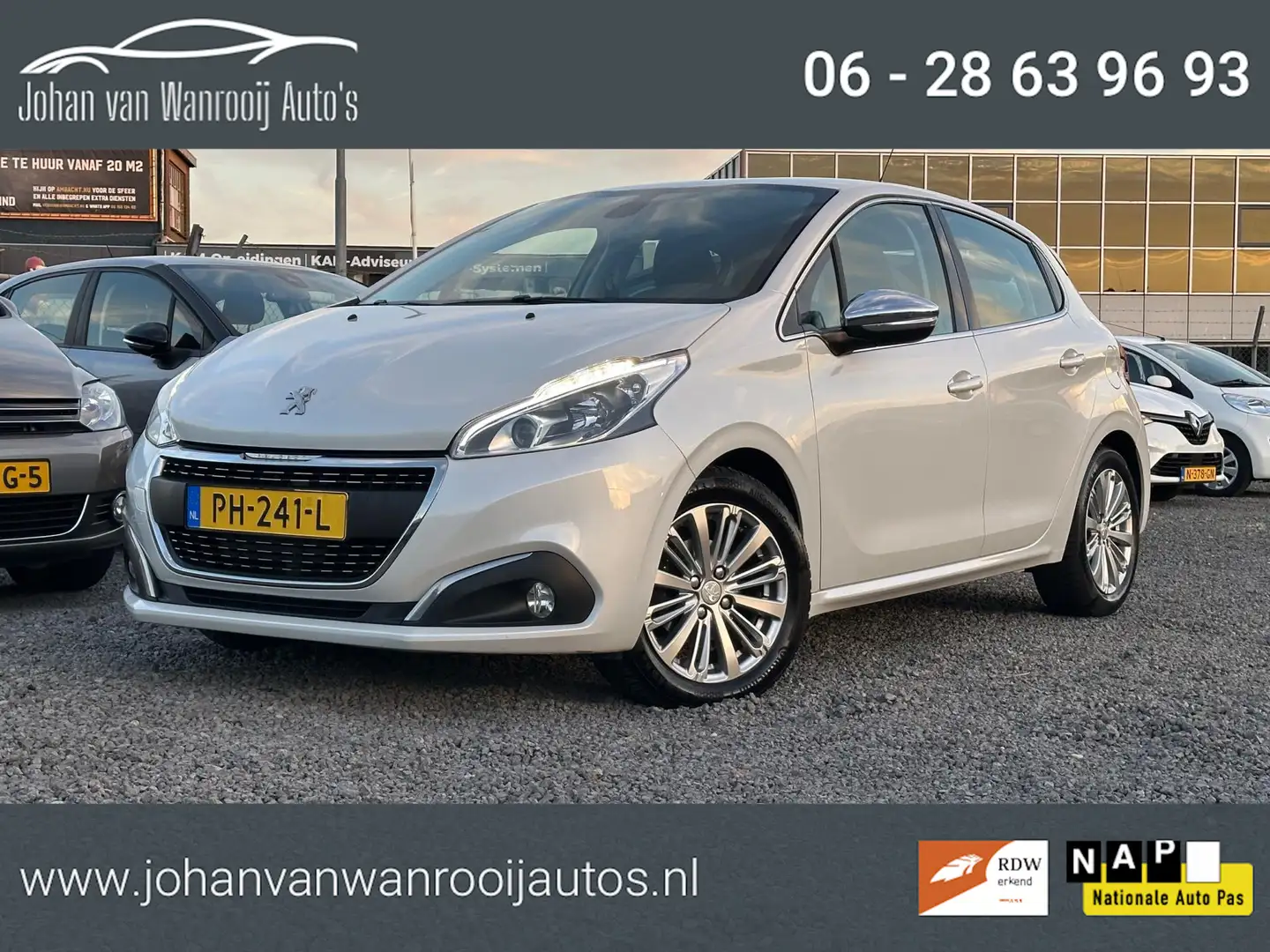 Peugeot 208 1.2 PureTech Blue Lease Executive/NAVI/APPLE CARPL Blanc - 1