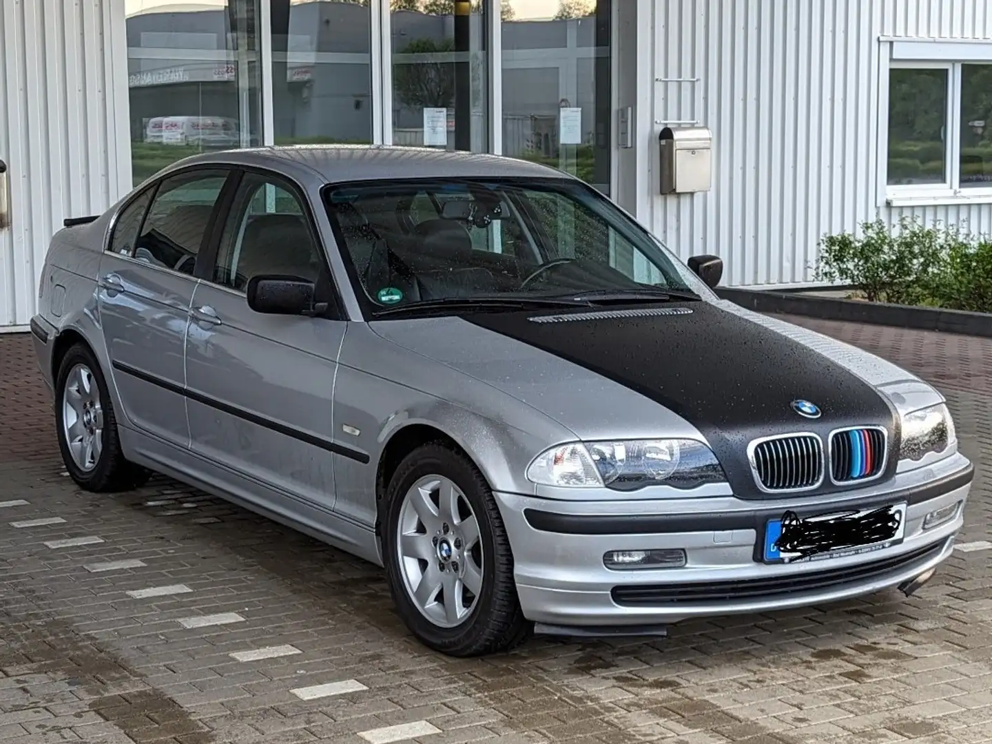 BMW 323 323i Exclusive Stříbrná - 1