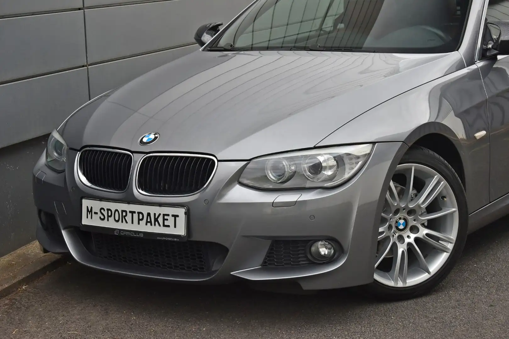 BMW 320 i Cabrio*M-Paket! Schalter! Navi! Traumhaft* Gris - 1
