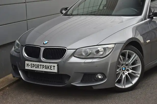 BMW 320 i Cabrio*M-Paket! Schalter! Navi! Traumhaft*