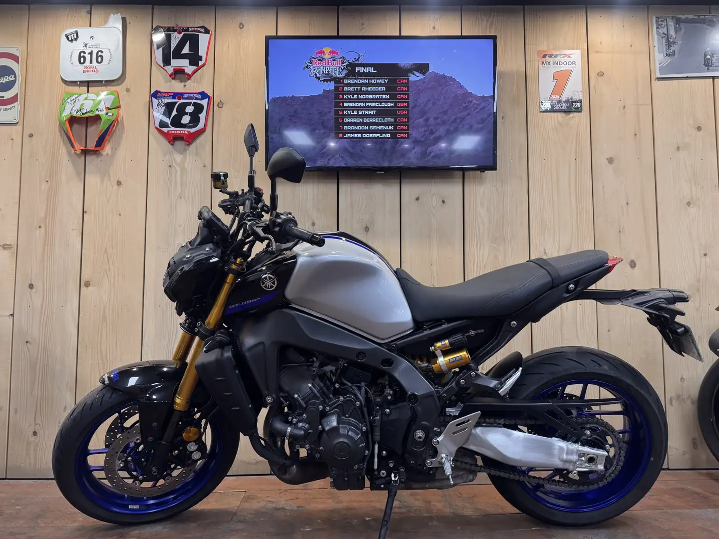 Yamaha MT-09 - 2