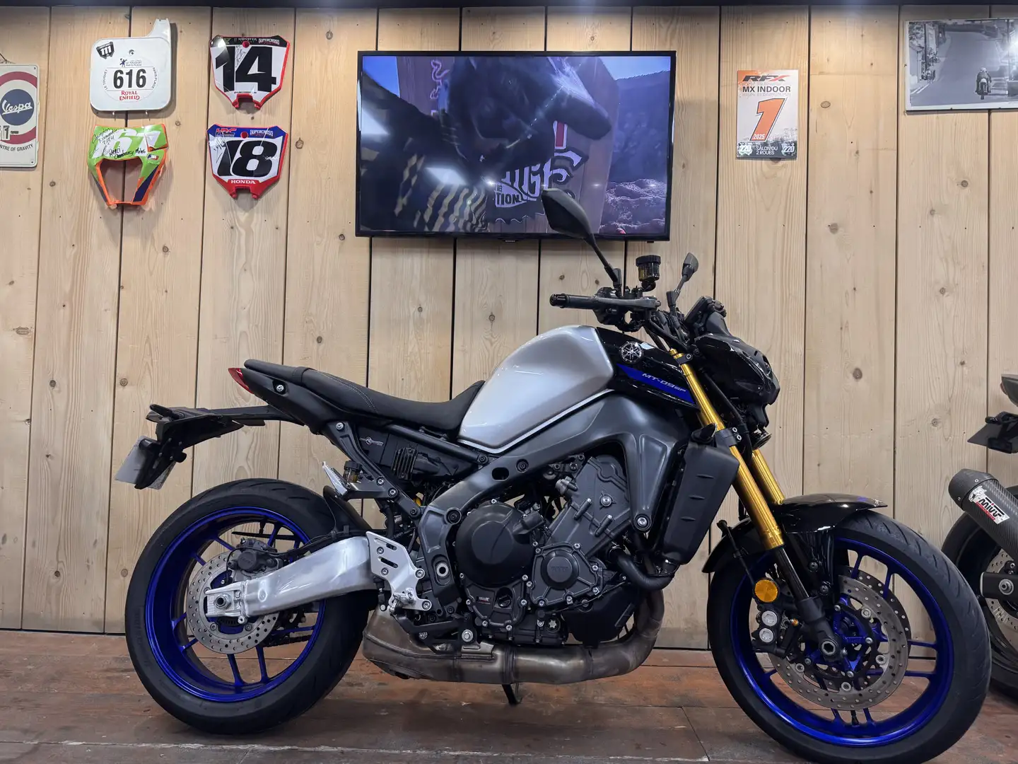 Yamaha MT-09 - 1