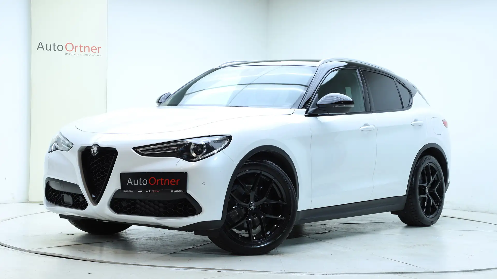 Alfa Romeo Stelvio Q4 Sportpaket*Vollleder 3 Jahre Garantie Weiß - 1