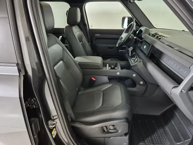 Land Rover Defender view 3
