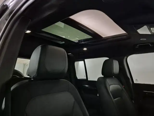 Land Rover Defender view 18