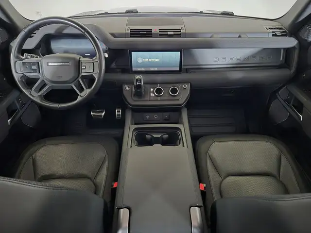Land Rover Defender view 4