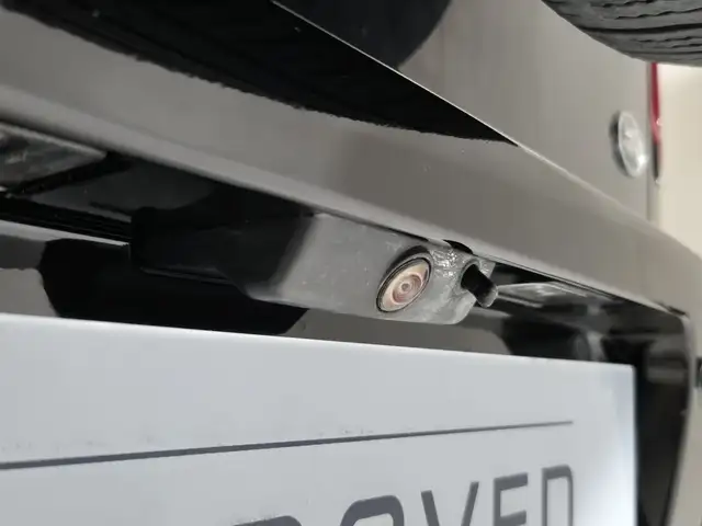 Land Rover Defender view 20