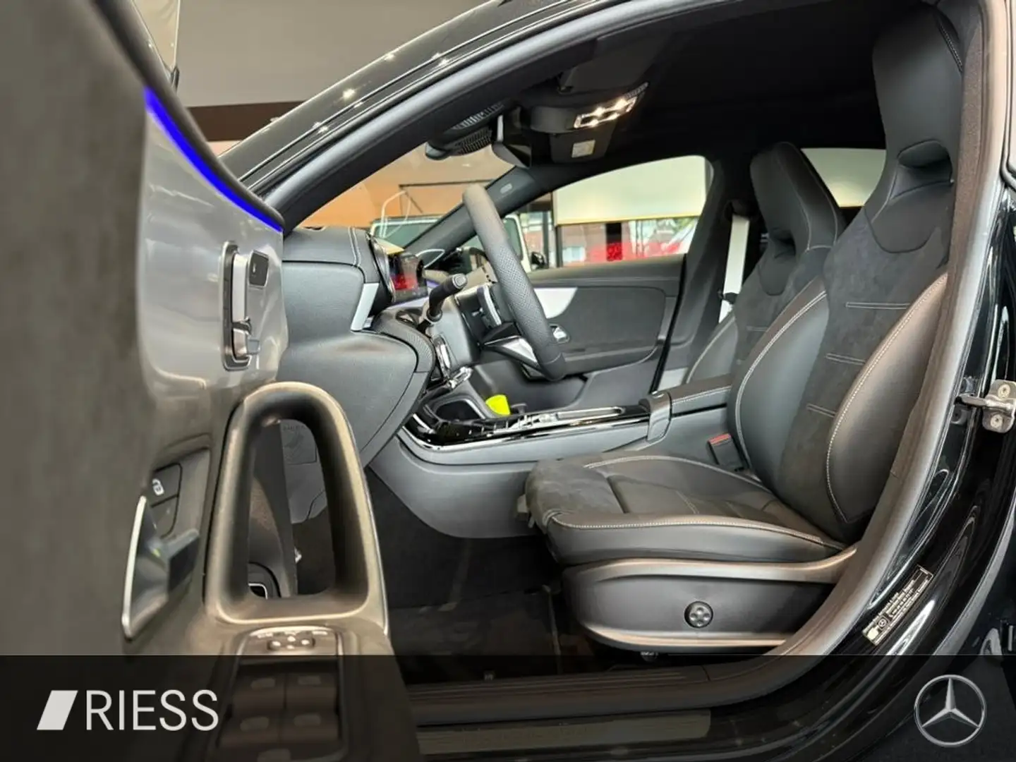 Mercedes-Benz CLA 250 e SB AMG+PANO+AHK+DISTR+HUD+KEYL+MULTIB+ Schwarz - 2