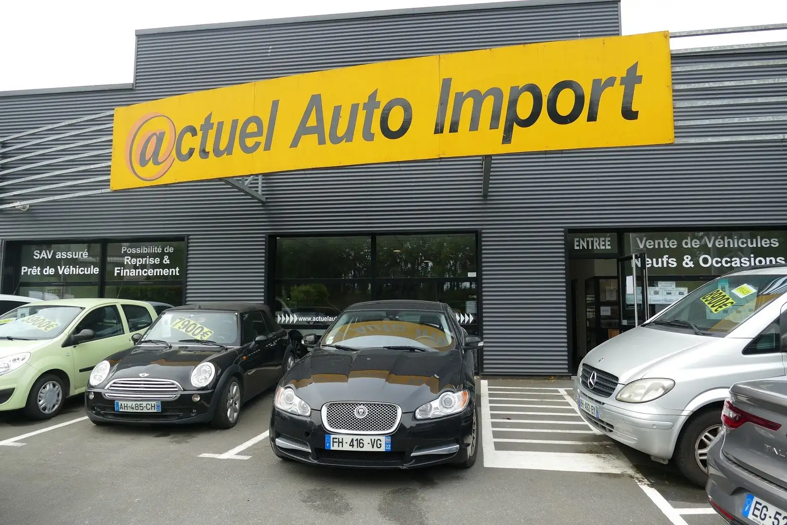 Jaguar XF 2.7D BI-TURBO LUXE / XF I / PH1 Schwarz - 1