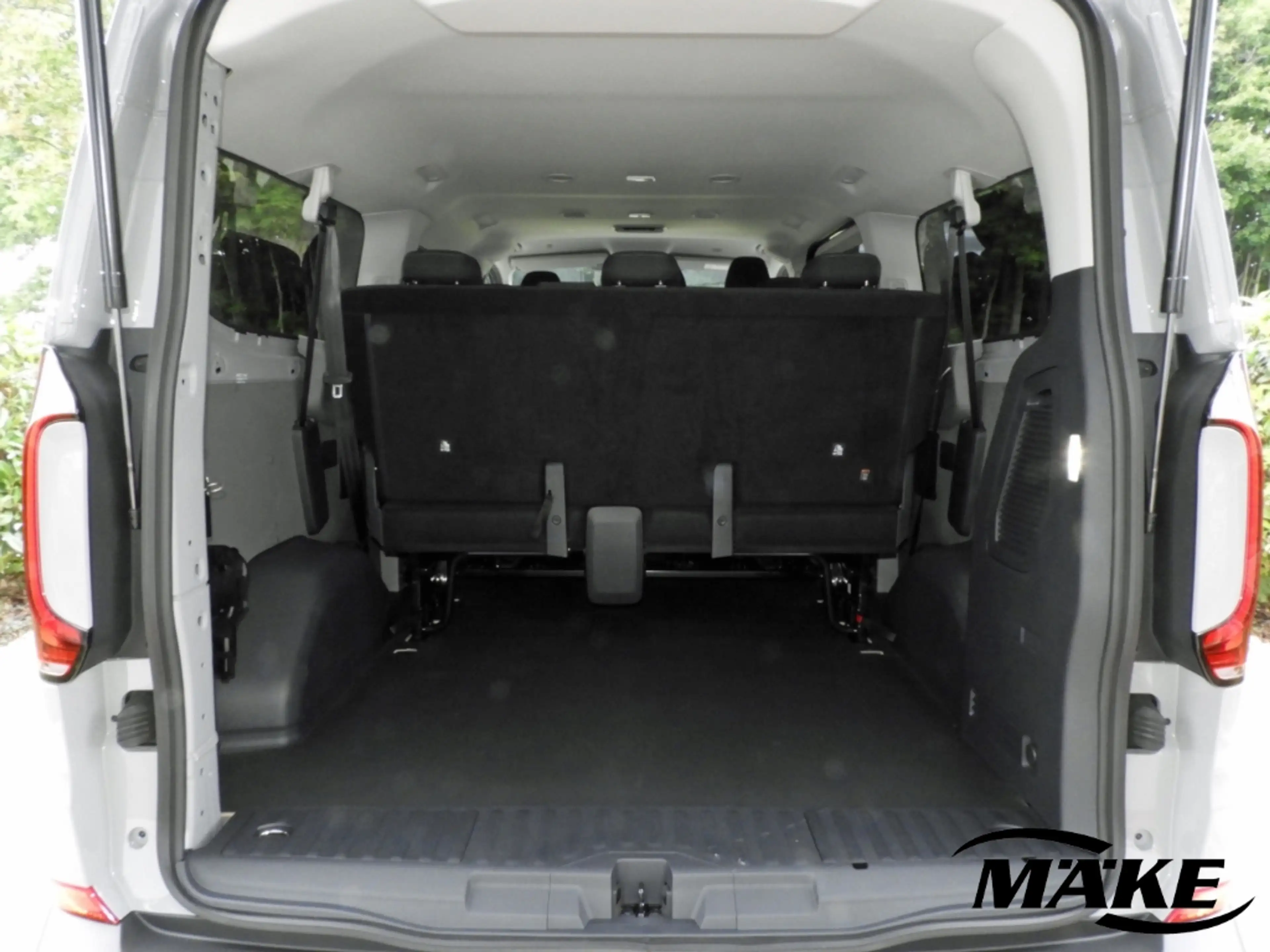 Volkswagen T7 Kombi 2.0 TDI LR V-AHV GRA LED PDC SITZHZG 9-Si. — photo 7