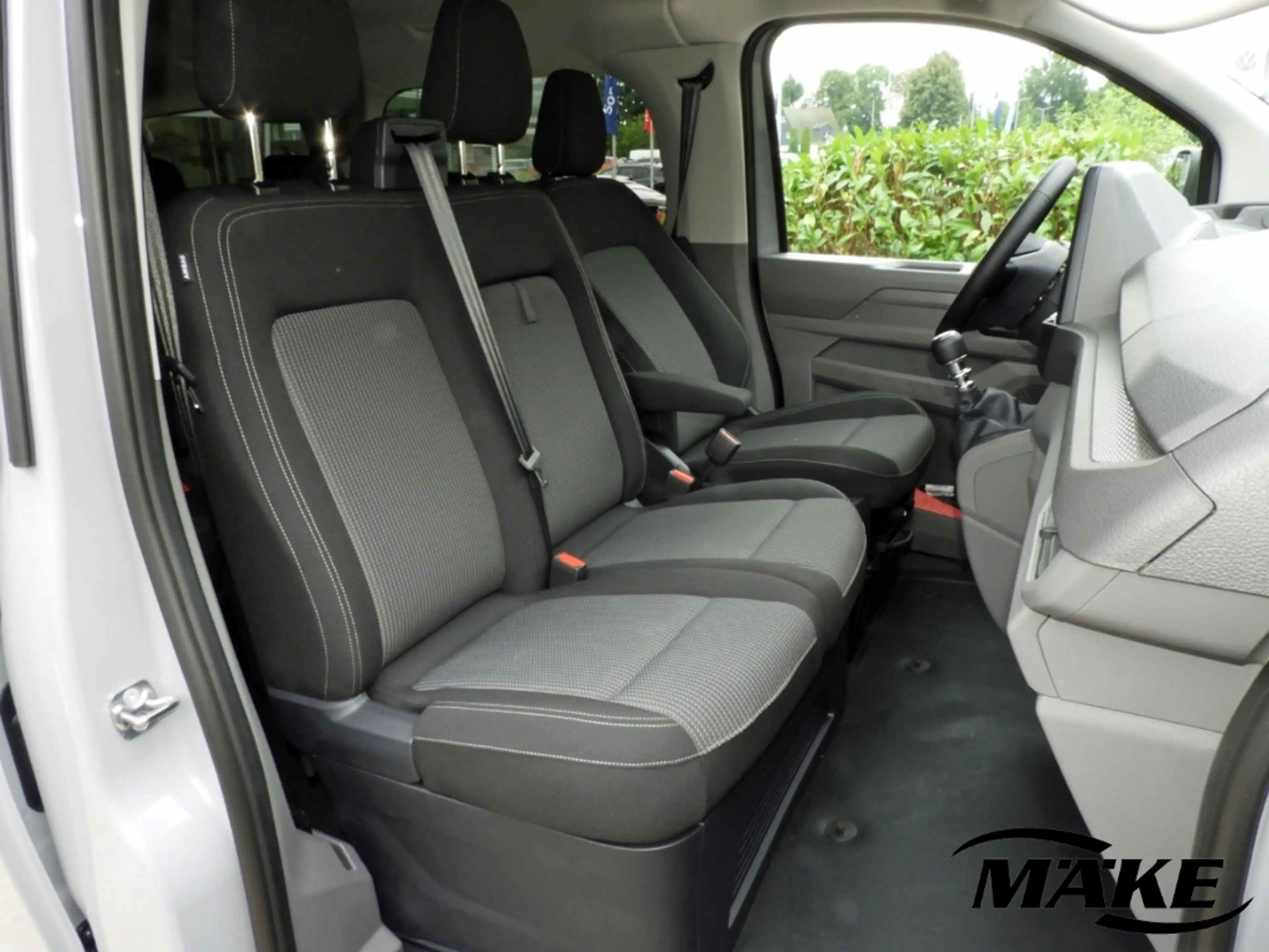 Volkswagen T7 Kombi 2.0 TDI LR V-AHV GRA LED PDC SITZHZG 9-Si. — photo 12