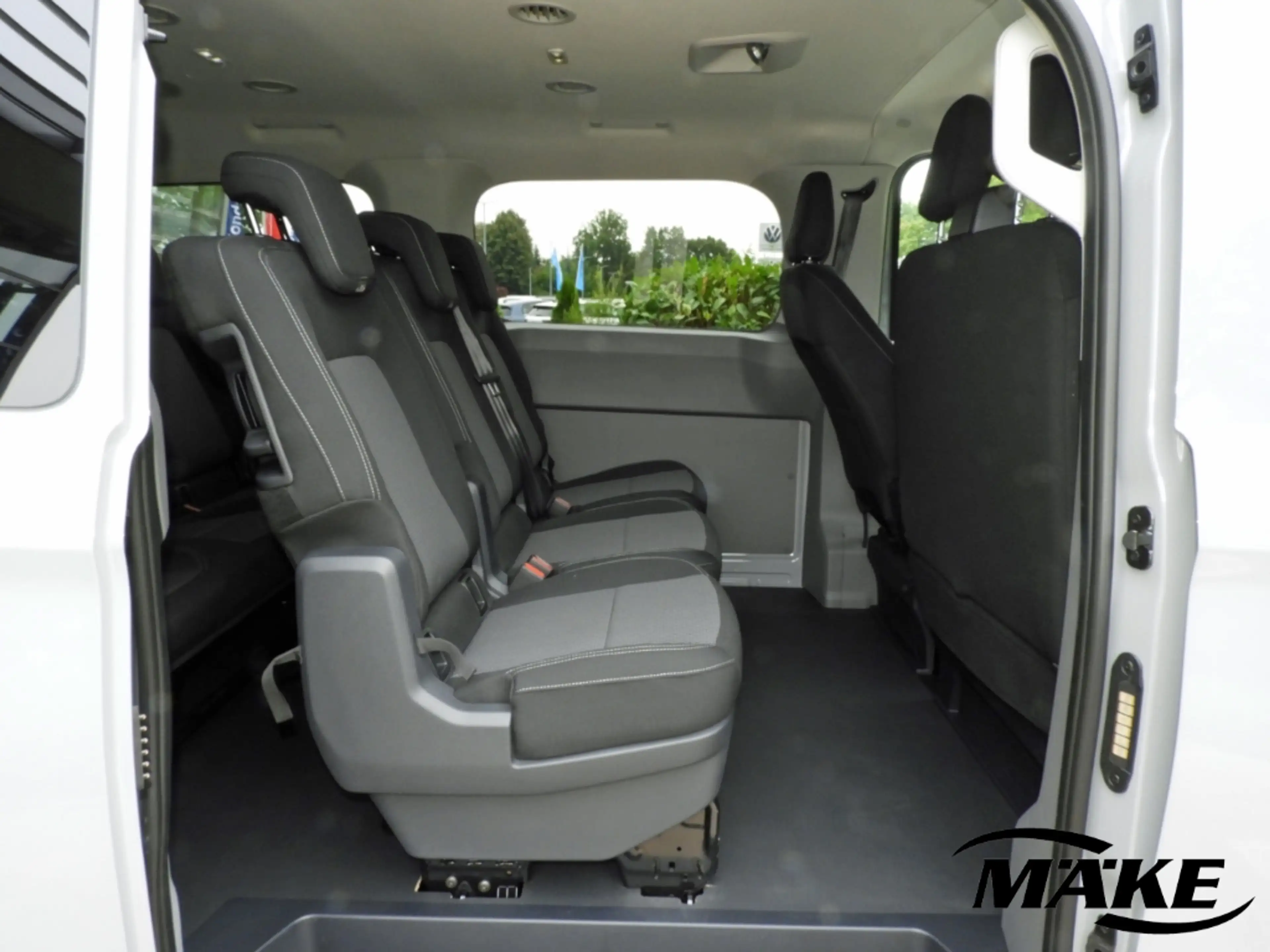 Volkswagen T7 Kombi 2.0 TDI LR V-AHV GRA LED PDC SITZHZG 9-Si. — photo 8