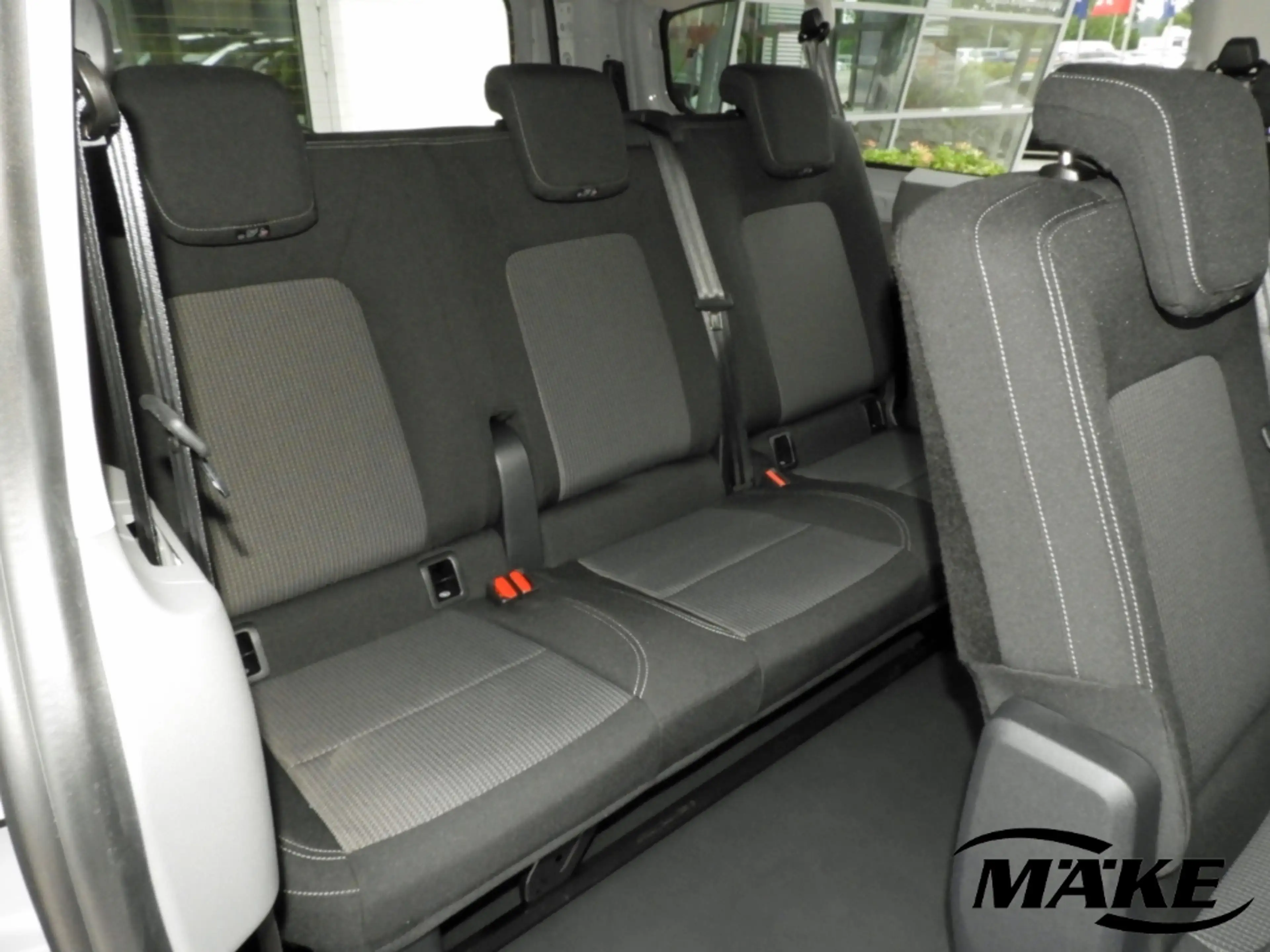 Volkswagen T7 Kombi 2.0 TDI LR V-AHV GRA LED PDC SITZHZG 9-Si. — photo 9