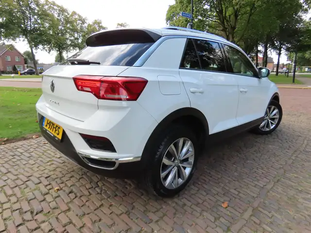 Volkswagen T-Roc view 6