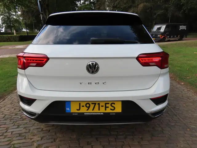 Volkswagen T-Roc view 5