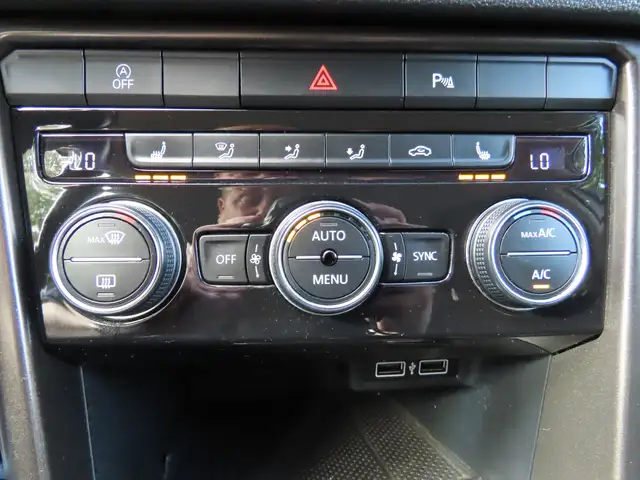 Volkswagen T-Roc view 13