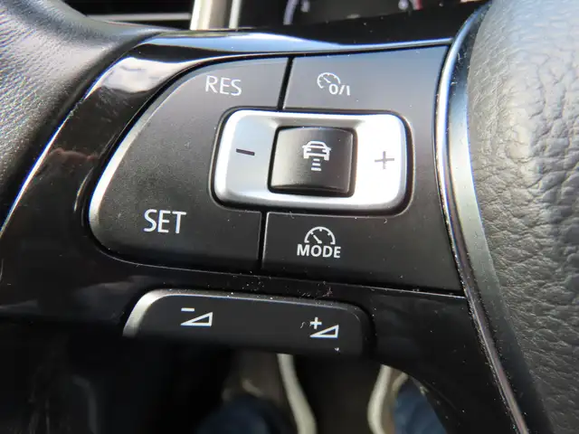 Volkswagen T-Roc view 16