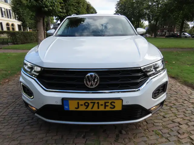 Volkswagen T-Roc view 7