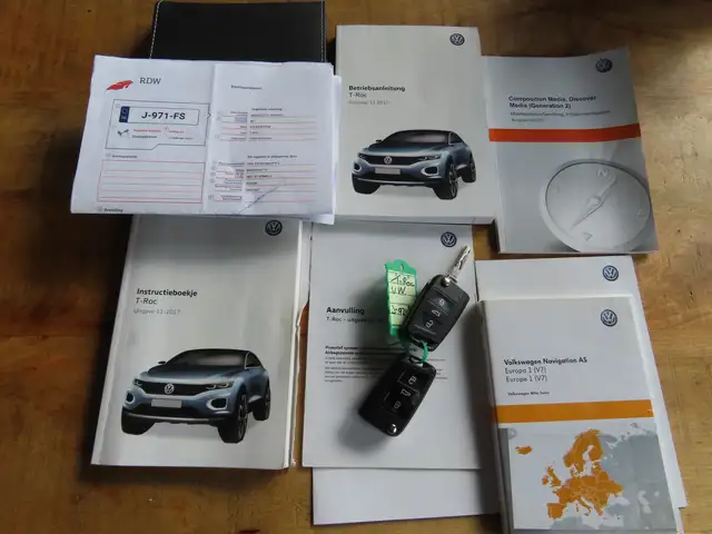 Volkswagen T-Roc view 26
