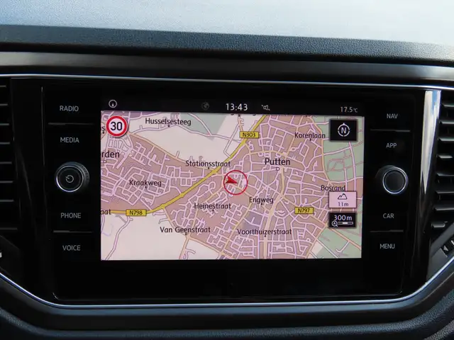 Volkswagen T-Roc view 14