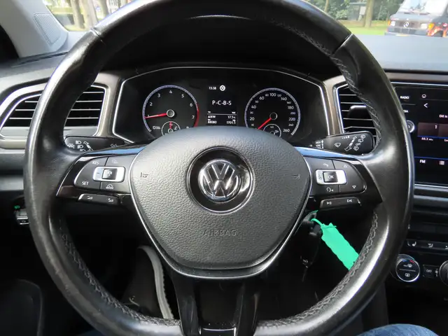 Volkswagen T-Roc view 12