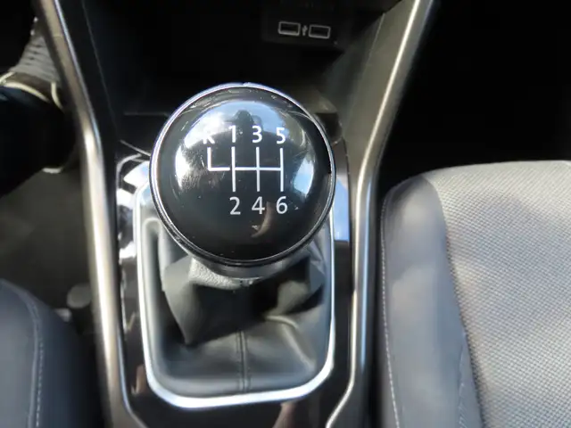 Volkswagen T-Roc view 18
