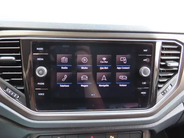 Volkswagen T-Roc view 19