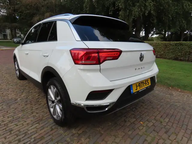 Volkswagen T-Roc view 4