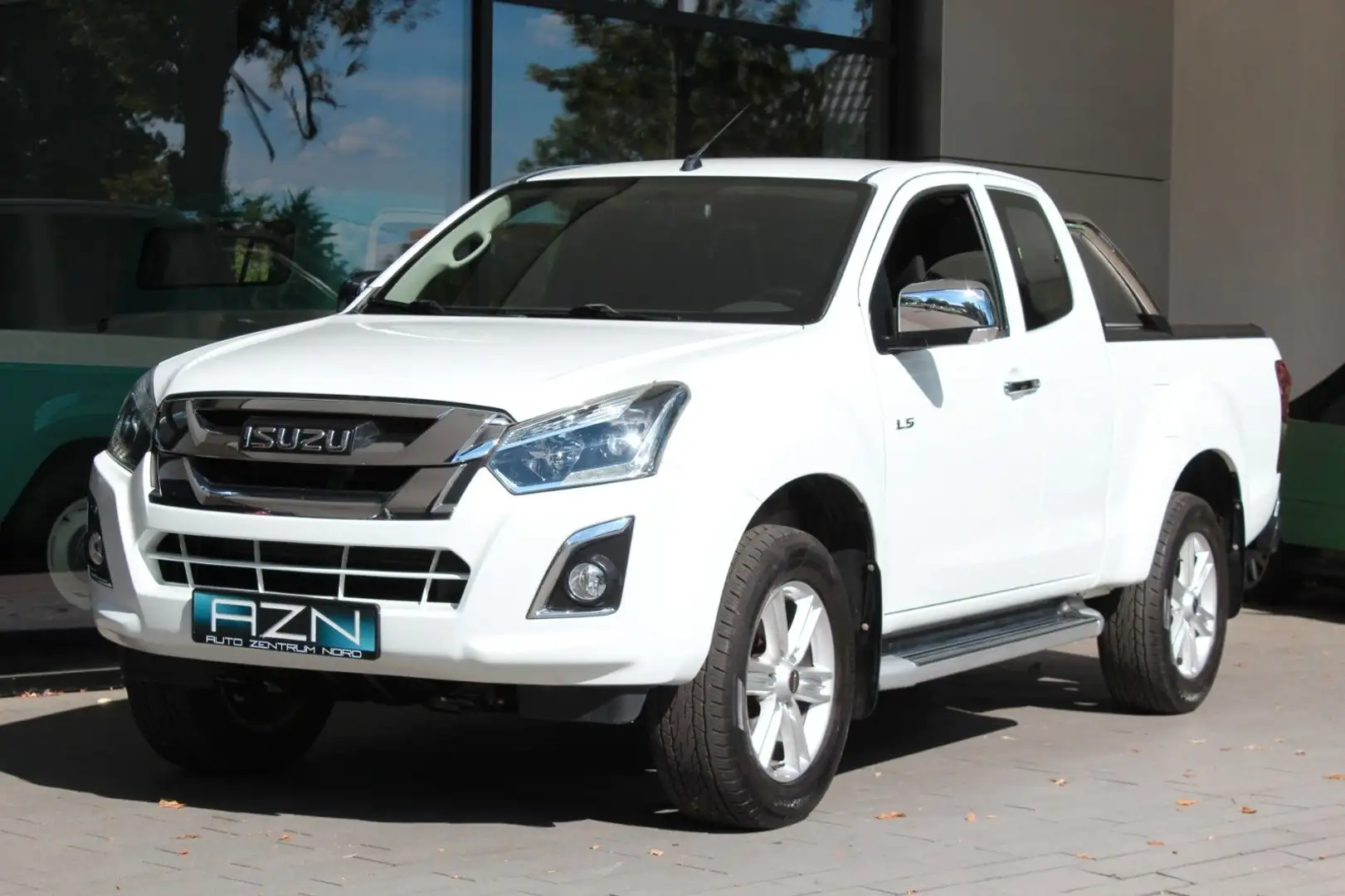 Isuzu D-Max Space Cab LS 4WD Custom Weiß - 1