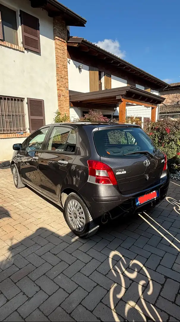 Toyota Yaris 5p 1.3 dual Sol m-mt - 2