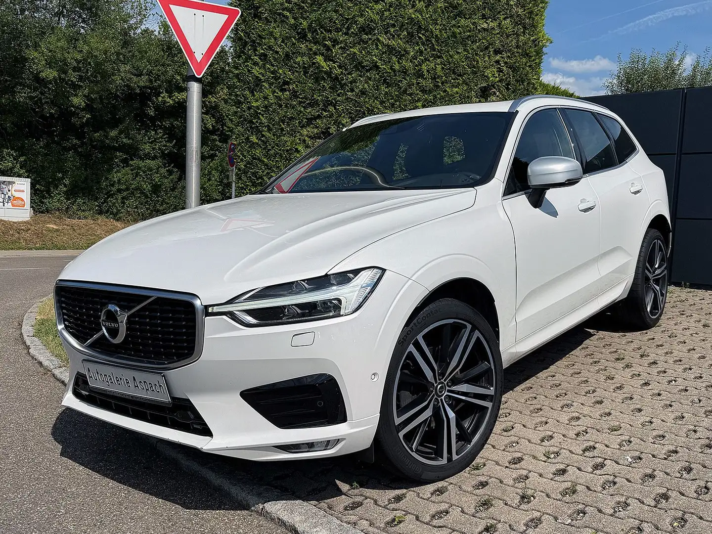 Volvo XC60 R Design|21Zoll|Leder|Pano|HarmanKardon|AHK Weiß - 1