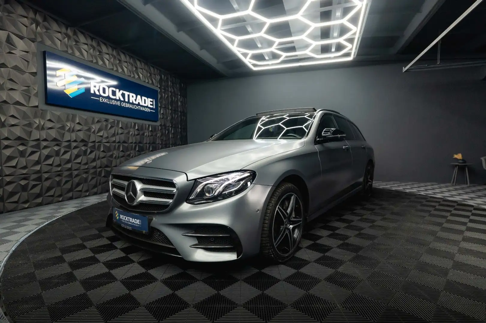 Mercedes-Benz E 300 de AMG Night-Paket Designo *Pano*ACC*LED* Grau - 1