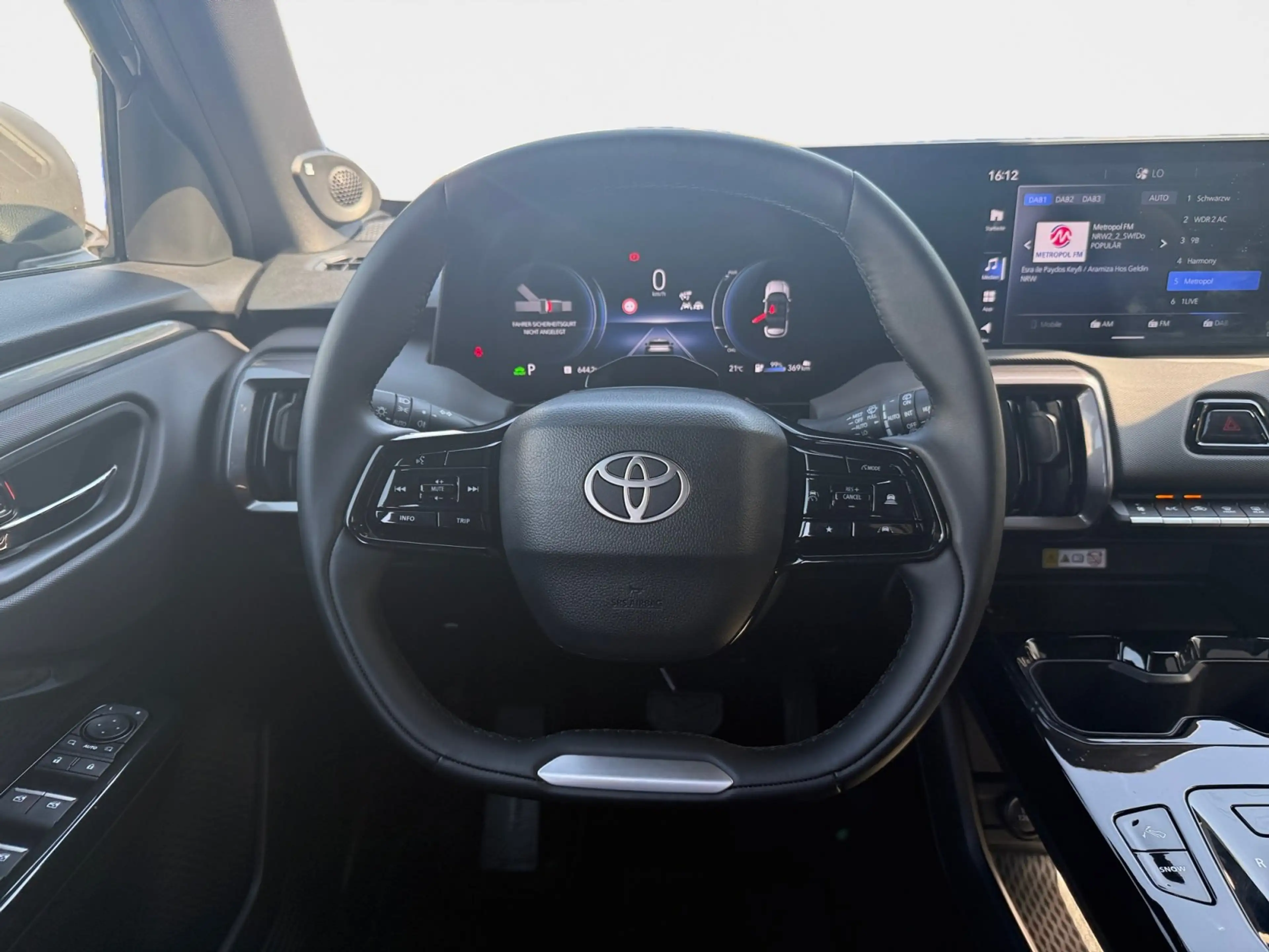 Toyota Urban Cruiser BEV 4x2 Lounge 128 kW 360 ACC AUT — photo 12