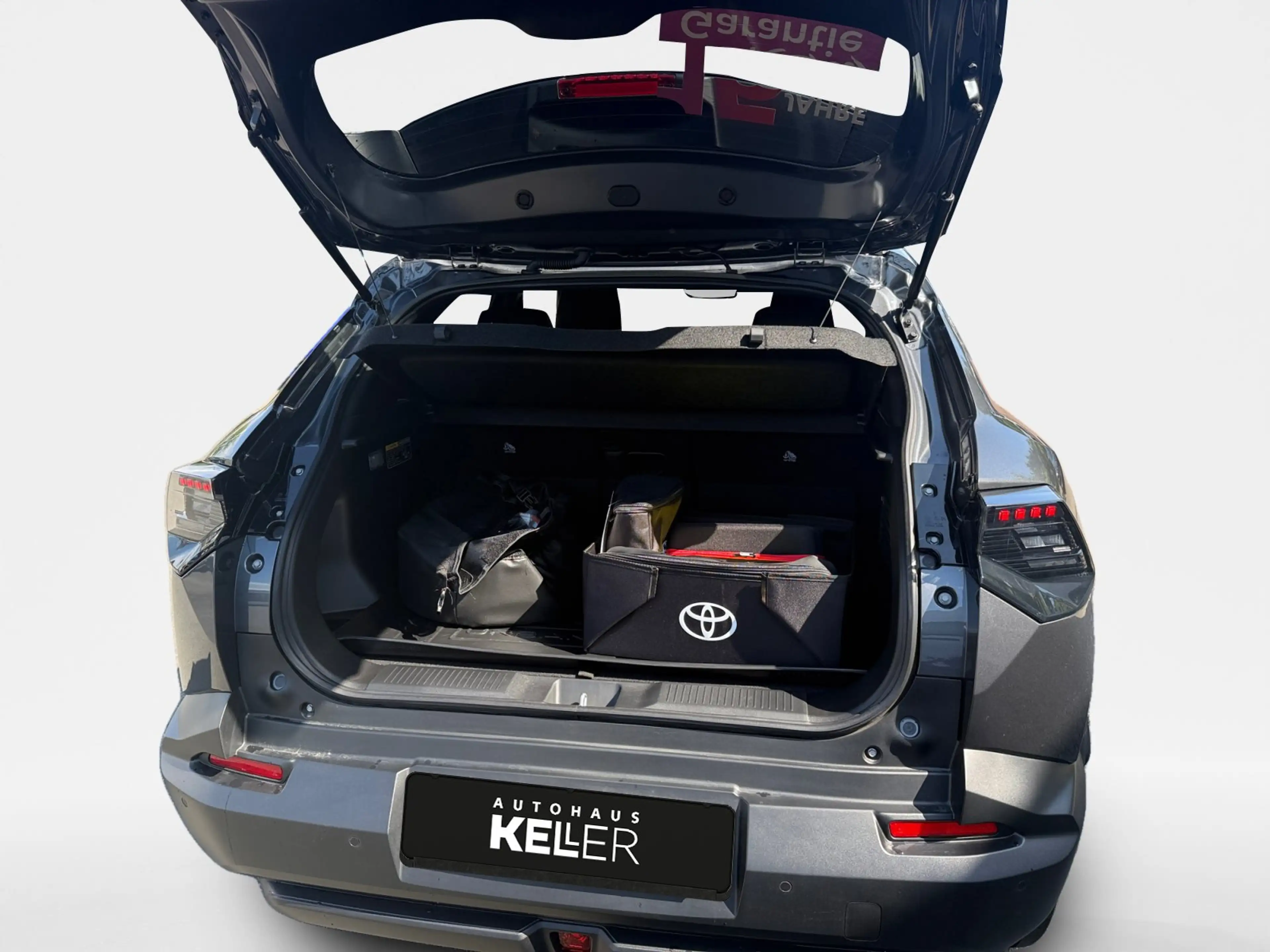 Toyota Urban Cruiser BEV 4x2 Lounge 128 kW 360 ACC AUT — photo 13