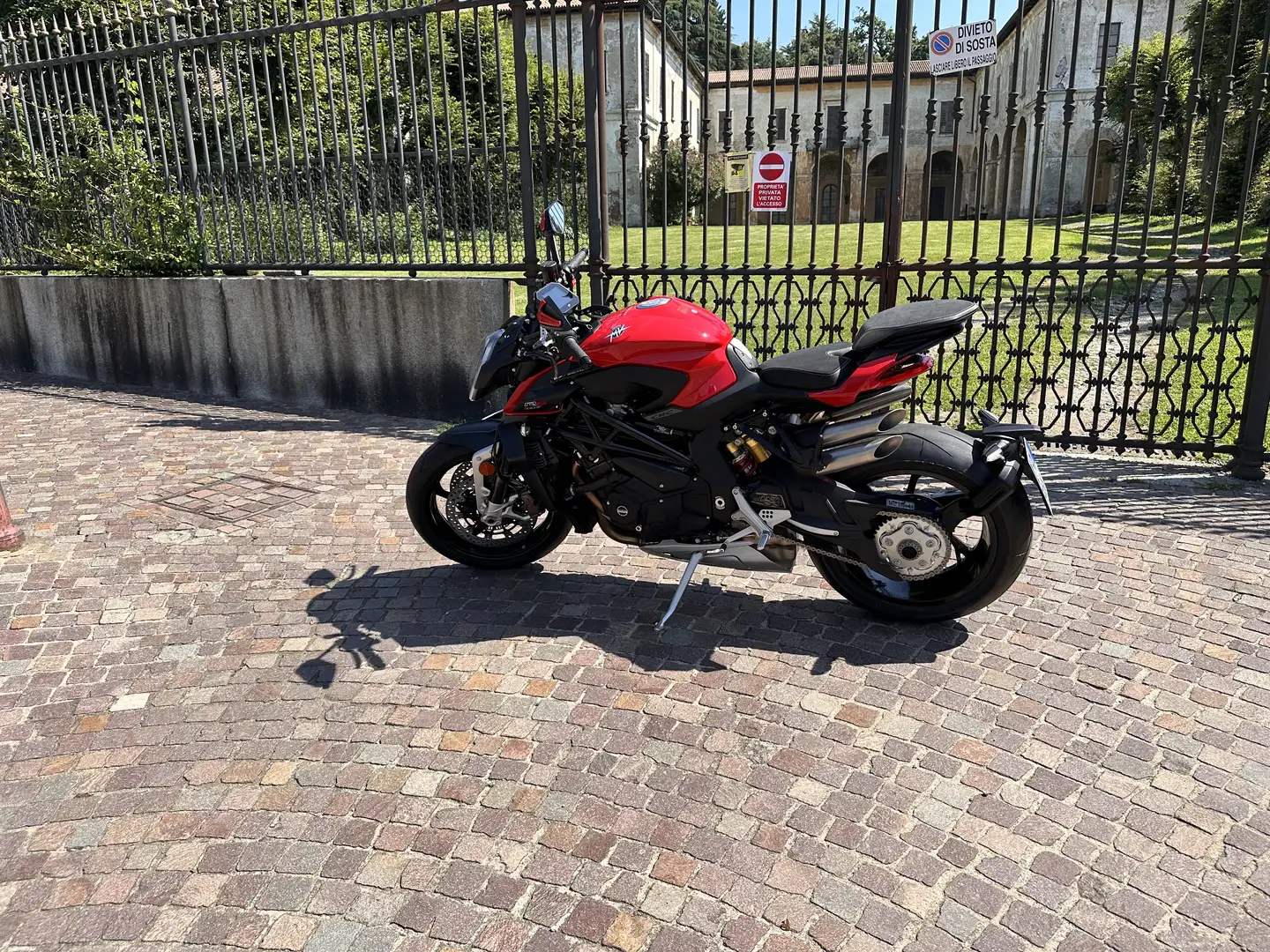 MV Agusta Brutale 1090 RS 1000 Rosso - 2