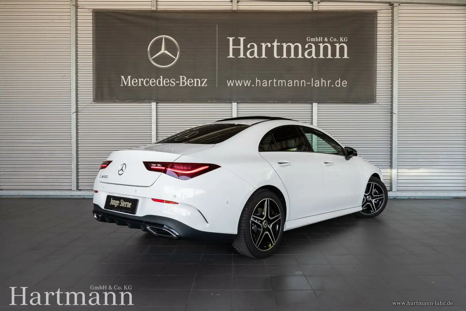 Mercedes-Benz CLA 200 CLA 200 Coupé AMG Panorama HUD Fahrassistenz Key Weiß - 2
