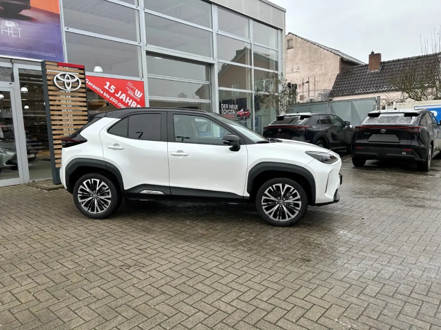 Toyota Yaris Cross Style PLUS Hybrid*RFK*SHZG*elek.heck*Navi*PDC* Weiß - 2