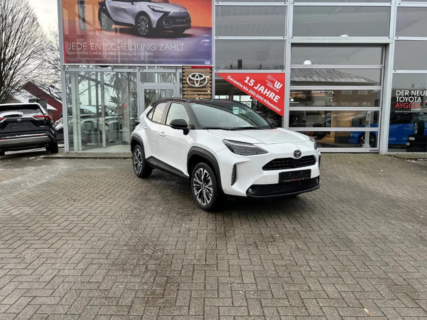 Toyota Yaris Cross Style PLUS Hybrid*RFK*SHZG*elek.heck*Navi*PDC* Weiß - 1