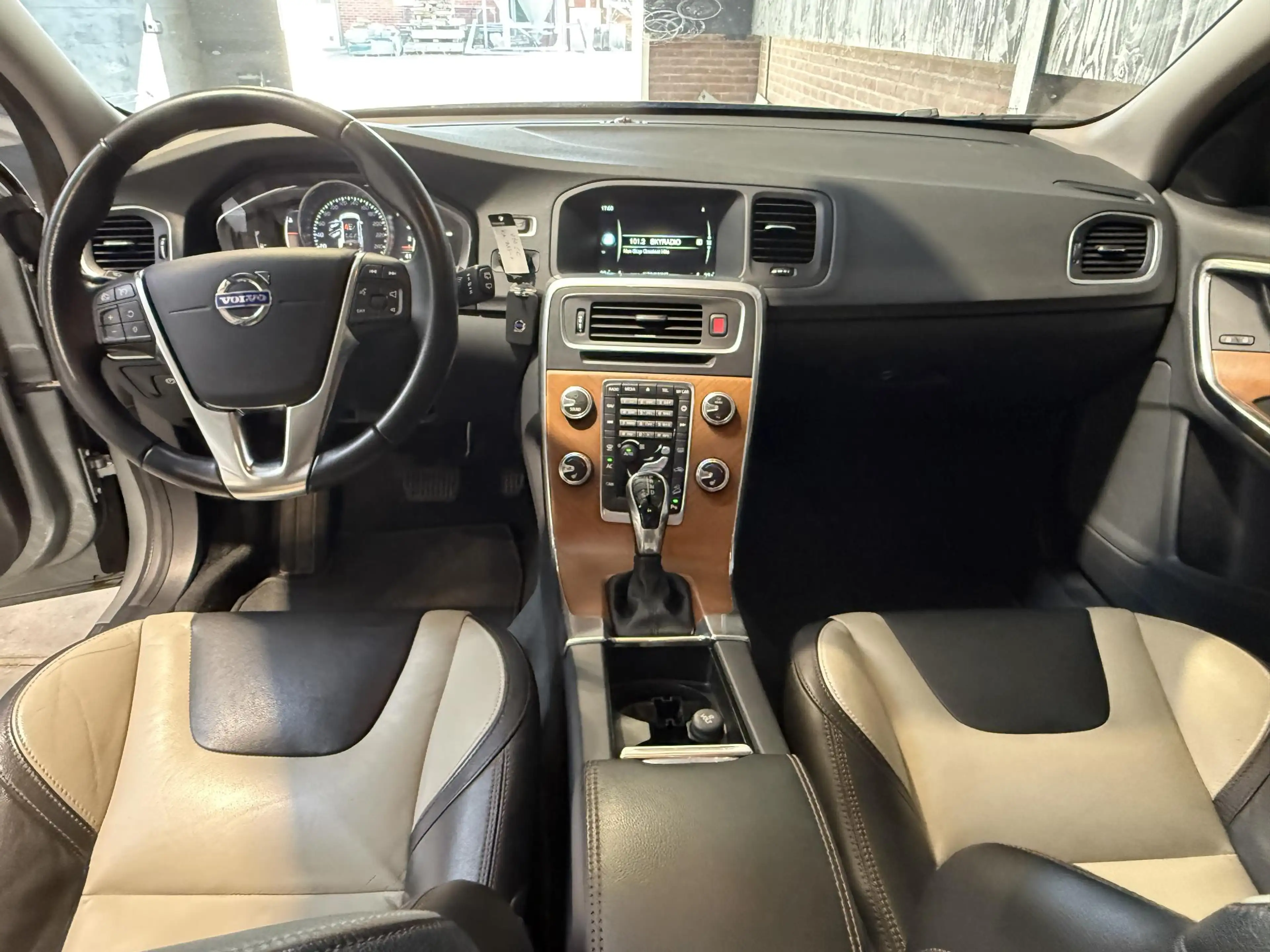 Volvo V60 Cross Country 2.0 T5 AWD Summum | Leder | Keyless | 1e Eigenaar — photo 3