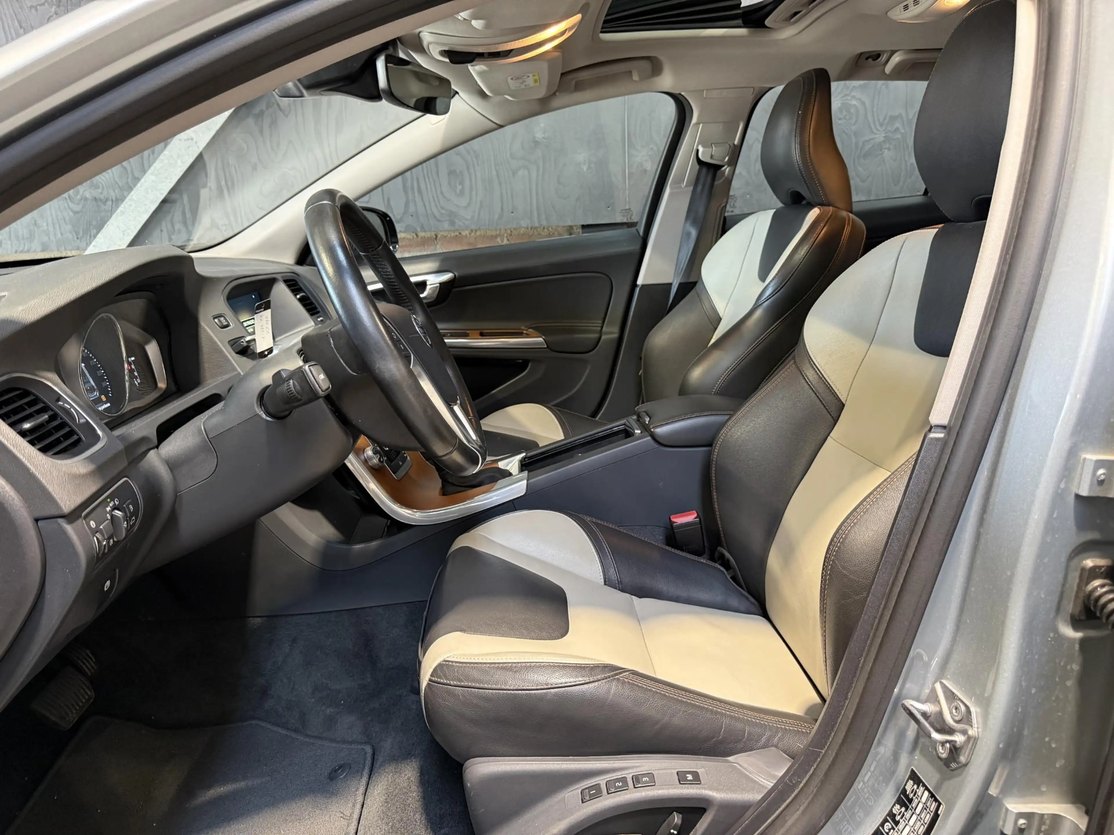 Volvo V60 Cross Country 2.0 T5 AWD Summum | Leder | Keyless | 1e Eigenaar — photo 4
