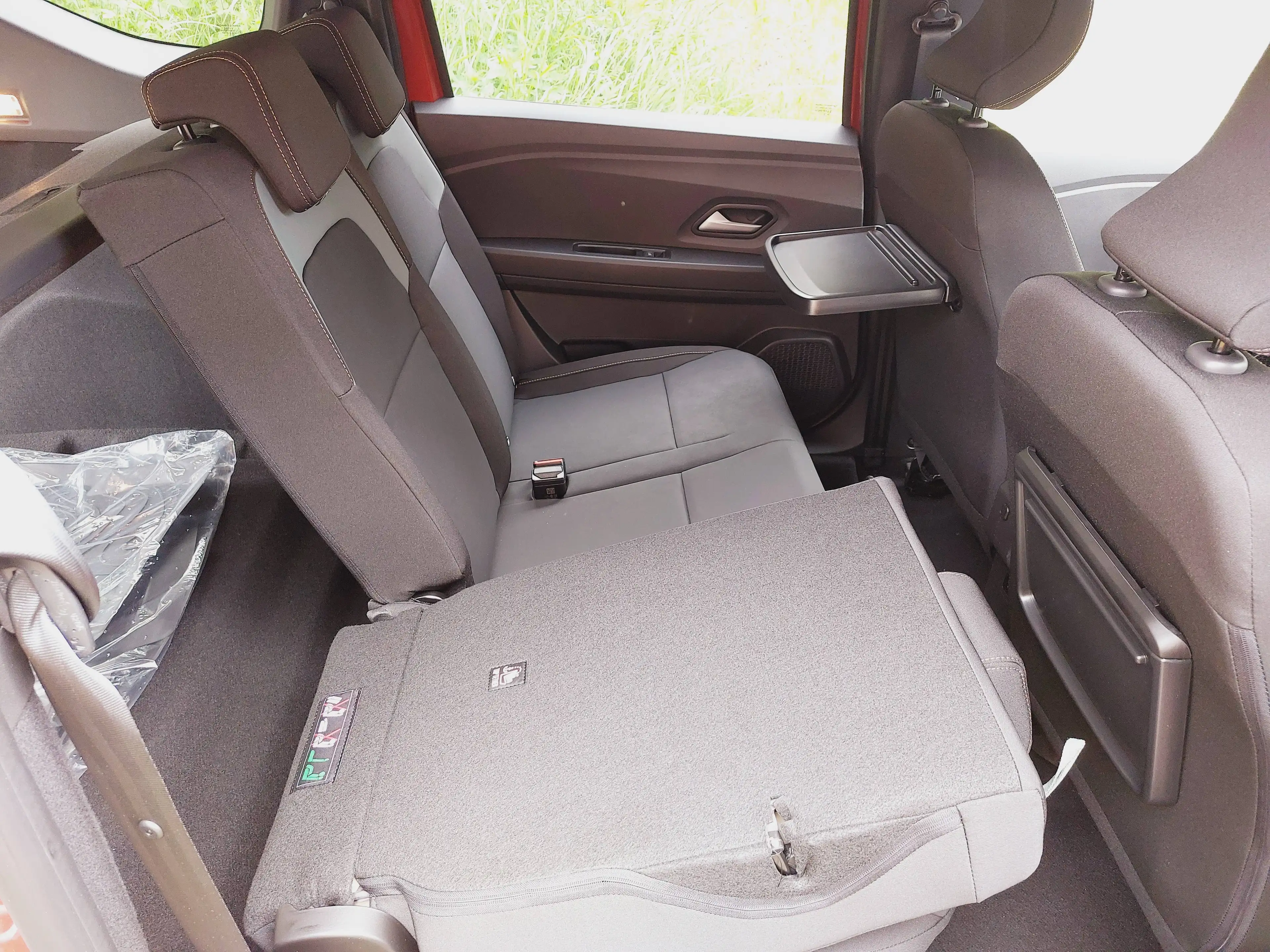 Dacia Jogger 5 TCe 120 ECO-G Extreme Sitzhzg. Multiview Weiss verschiedene Farben LT: 3-5Wo. — photo 3