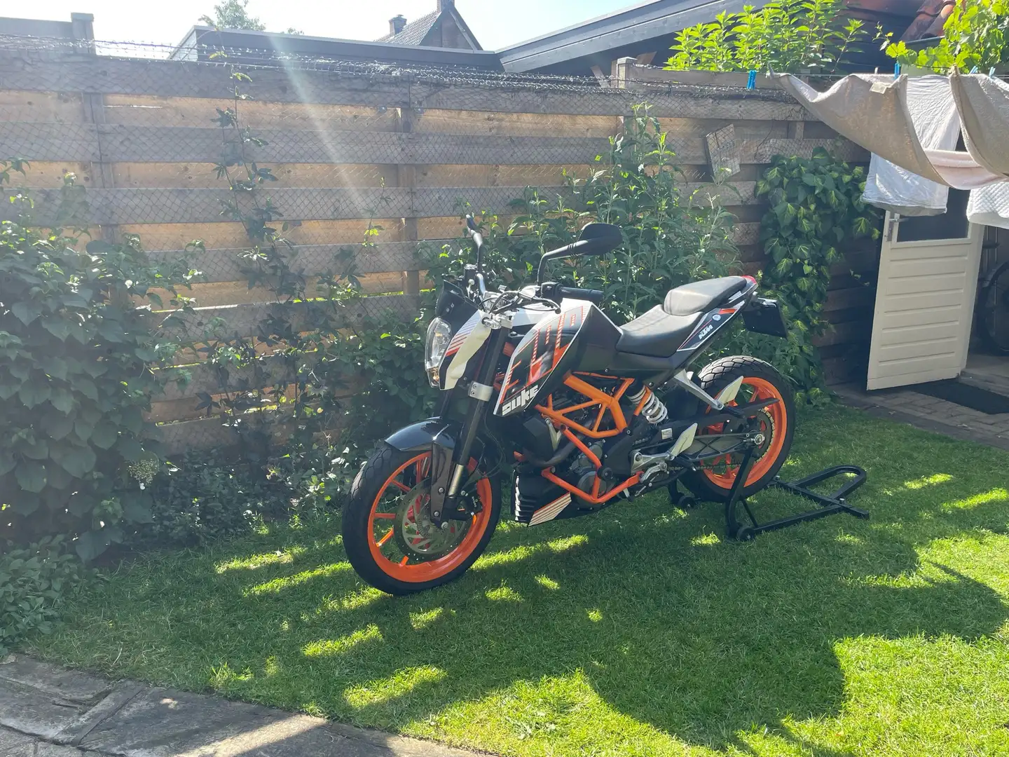 KTM 390 Duke Wit - 1