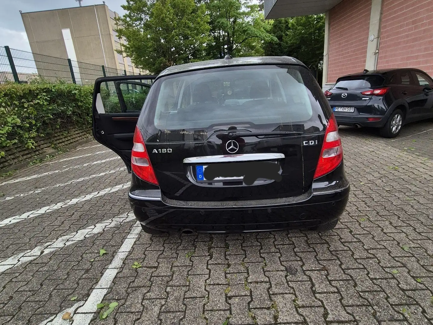 Mercedes-Benz 180 Zwart - 2
