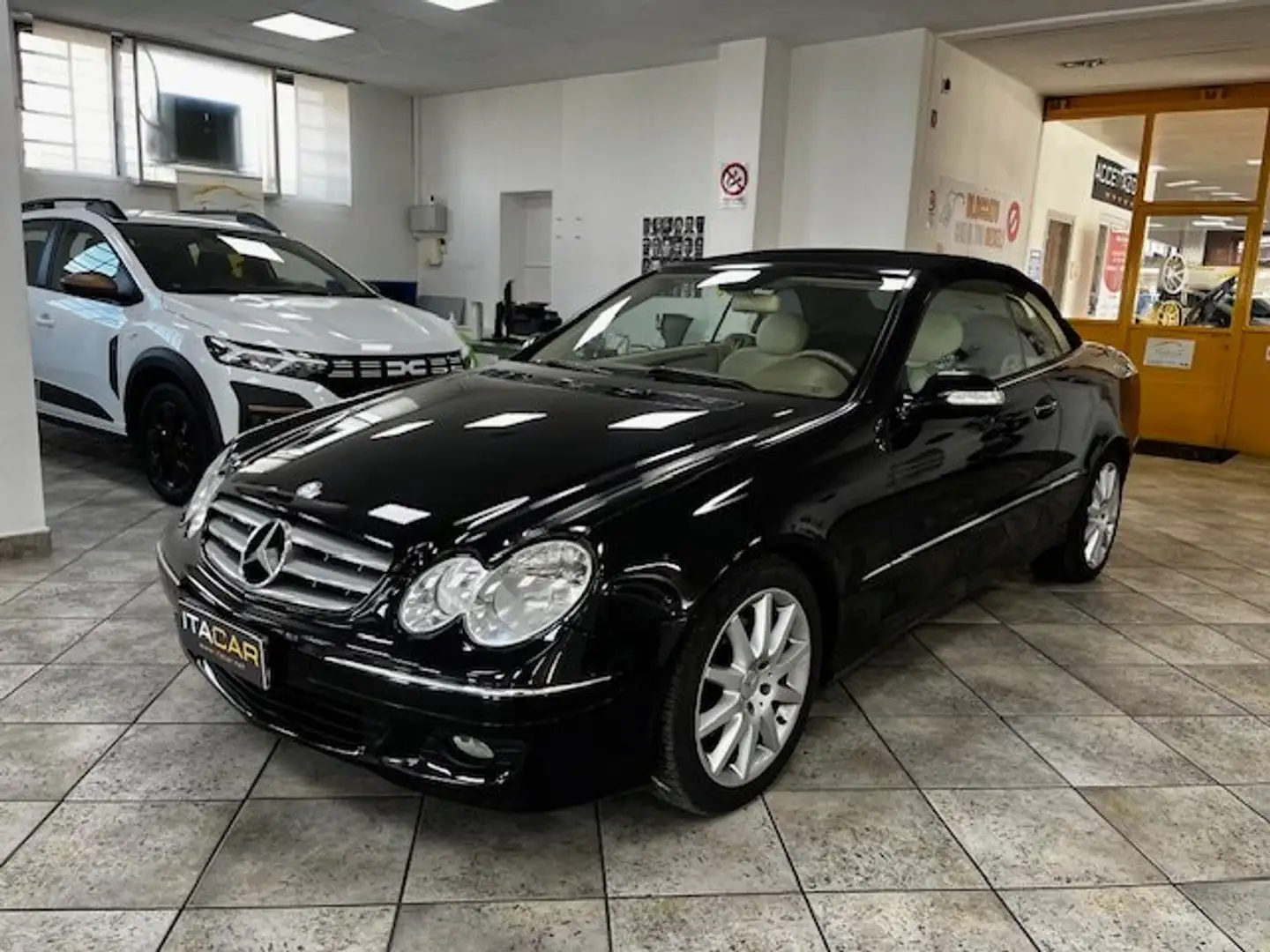 Mercedes-Benz CLK 200 CLK Cabrio 200 k tps Elegance Noir - 2