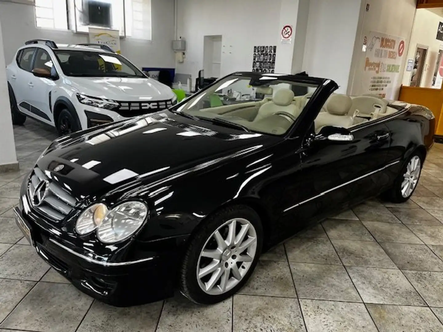 Mercedes-Benz CLK 200 CLK Cabrio 200 k tps Elegance Noir - 1